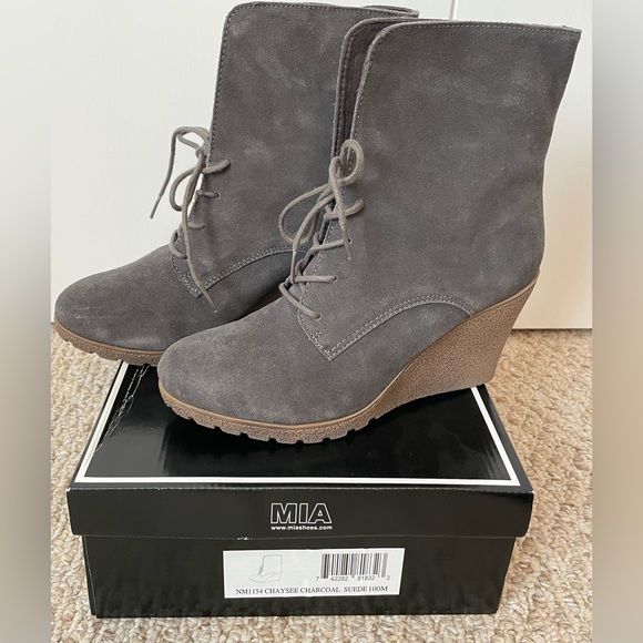 MIA Chaysee Charcoal Suede Wedge Bootie 10M, Can Wear Two Ways! - Picture 3 of 10